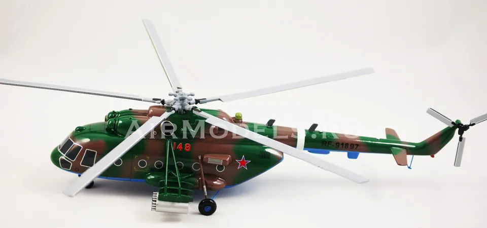 Модель вертолета Ми-8АМТШ (Масштаб 1:48, в камуфляжной окраске) — фото 3