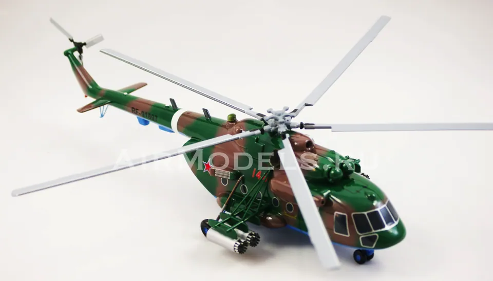 Модель вертолета Ми-8АМТШ (Масштаб 1:48, в камуфляжной окраске) — фото 4