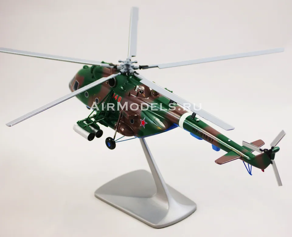 Модель вертолета Ми-8АМТШ (Масштаб 1:48, в камуфляжной окраске) — фото 8