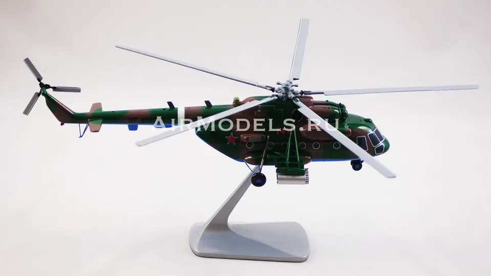 Модель вертолета Ми-8АМТШ (Масштаб 1:48, в камуфляжной окраске) — фото 9