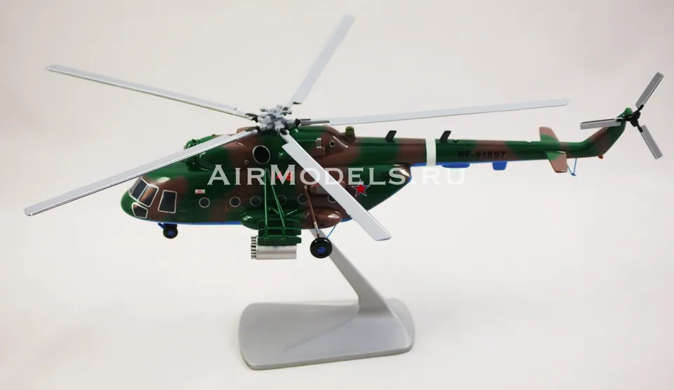 Модель вертолета Ми-8АМТШ (Масштаб 1:48, в камуфляжной окраске) — фото 10