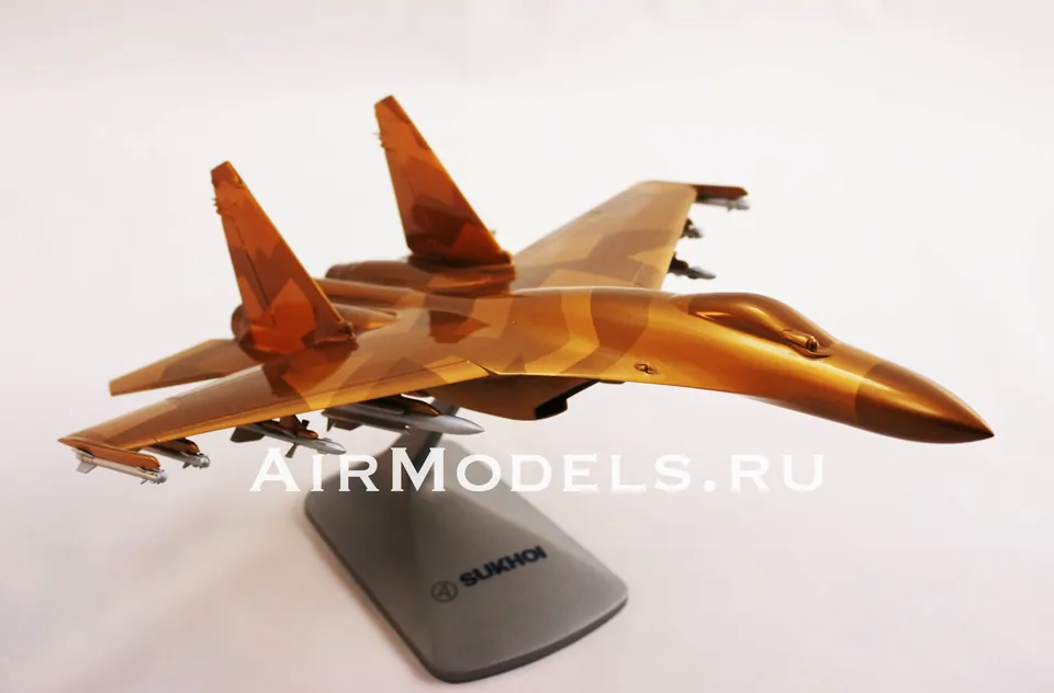 Модель самолета Су-35 (Масштаб 1:48, в золотистом рубленом камуфляже) — фото 4