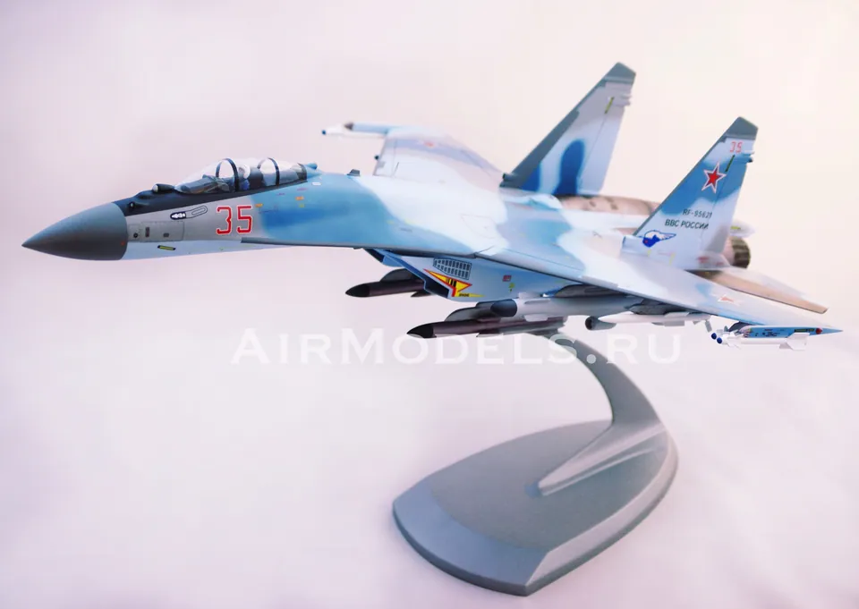 Модель самолета Су-35