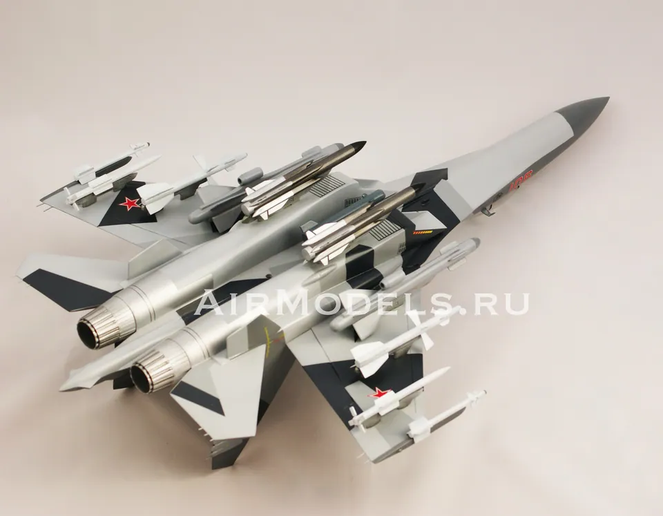Модель самолета Су-35 (Масштаб 1:32) — фото 4