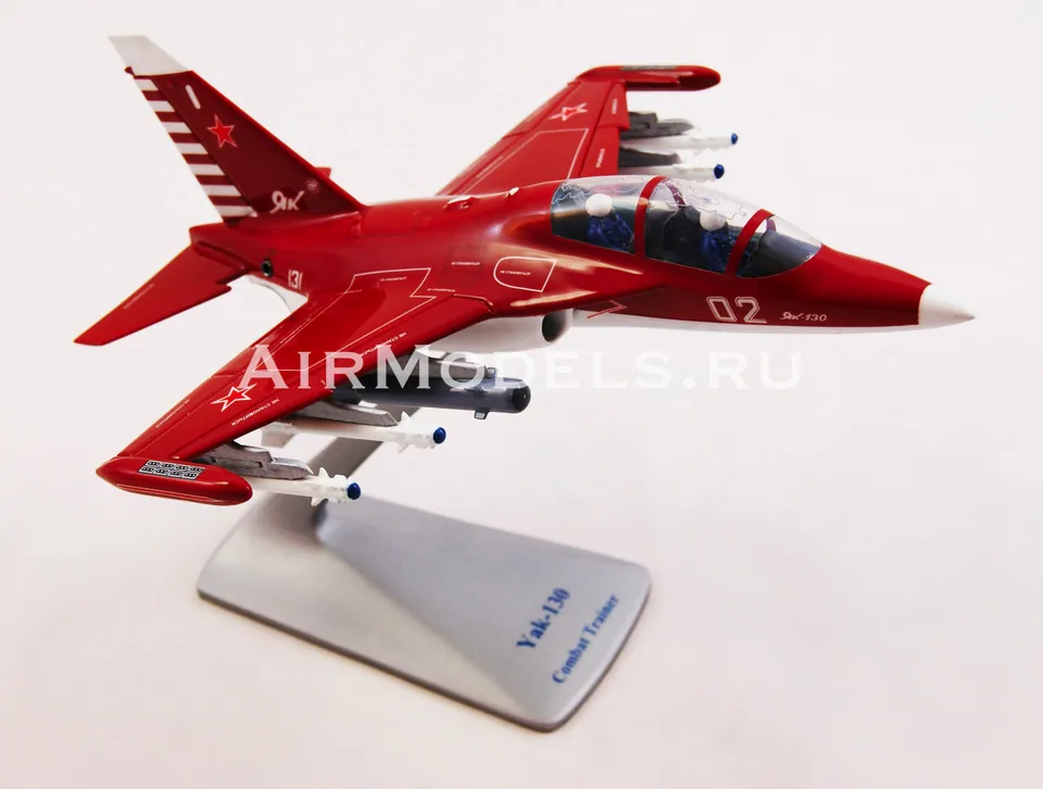 Модель самолета Як-130